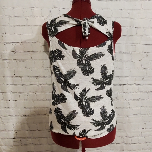 *Free add-on with purchase* Old Navy tropical white/black tank top - Picture 3 of 5